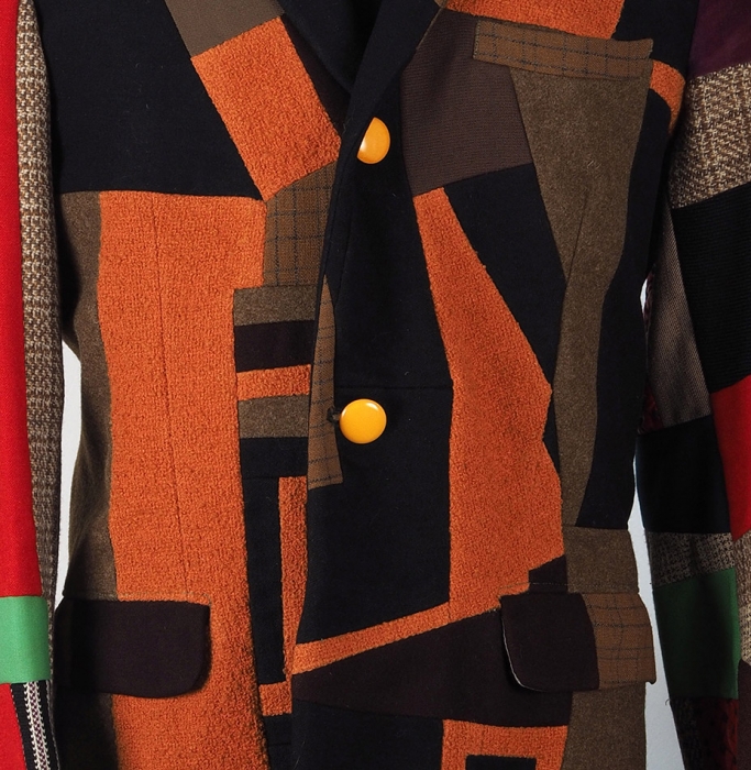 Собственноручно скроенный и сшитый Эдуардом Лимоновым пиджак, состоящий из 114 лоскутов разноцветных тканей. Начало 1970-х годов.