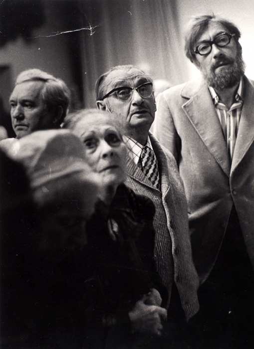 Две фотографии «Л. Брик, М. Митурич-Хлебников, В. Катанян и др. на вечере памяти Велимира Хлебникова» / фото И. Пальмина. М., 1976.