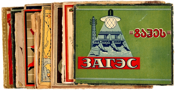 [Рекорд вкуса, рекорд дешевизны...] 18 иллюстрированных крышек от папирос, исполненные в стилистиках модерна, супрематизма, конструктивизма, соцреализма. СССР, 1920-е гг.