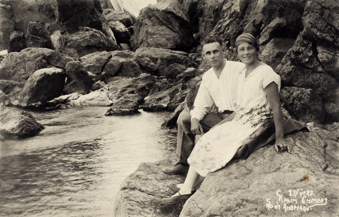 Фотооткрытка «А. Насимович [автограф] на отдыхе в Крыму». Симеиз, 1927.