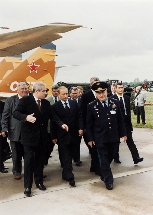 Две фотографии «В. Путин, В. Терешкова и др.» / фото Л. Якутина. М., [2000-е].