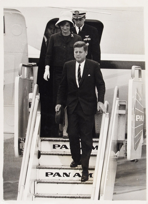 Лот из шести фотографий 35-го президента США Джона Кеннеди. 1961-1963.