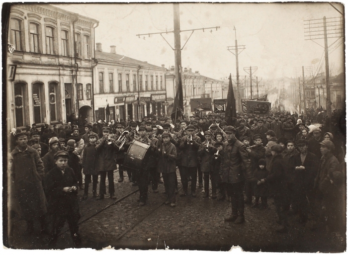 Фотография «Союз металлистов в день 8 годовщины Октябрьской революции». Орел, 1925.