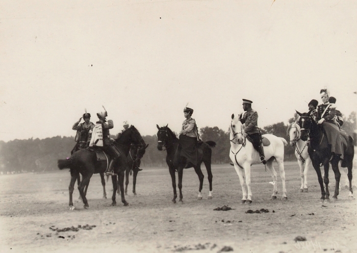 Фотография «Император Николай II и великие княжны Ольга и Татьяна на лошадях». 1910- е гг.