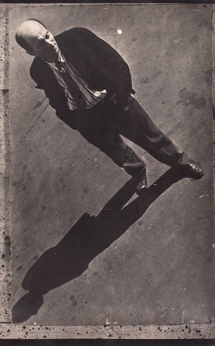 Фотография: Л.М. Лисицкий / [фото Мих. Прехнера]. С автографом от сына Иена Лисицкого. [снимок 1936].