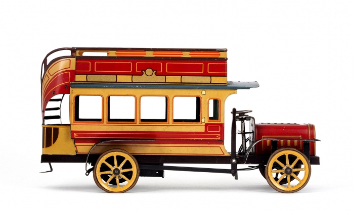Механическая заводная игрушка: двухэтажный автобус с часовым механизмом. Нюрнберг: Братья Бинг, [1900-е гг.].