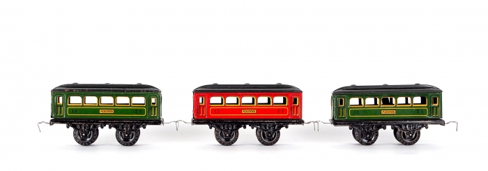 [Редчайшая игрушка] Механический бесколейный паровоз с часовым мезанизмом, с прицепом для угля и 5 пассажирскими вагонами. Польша, 1930-е гг.