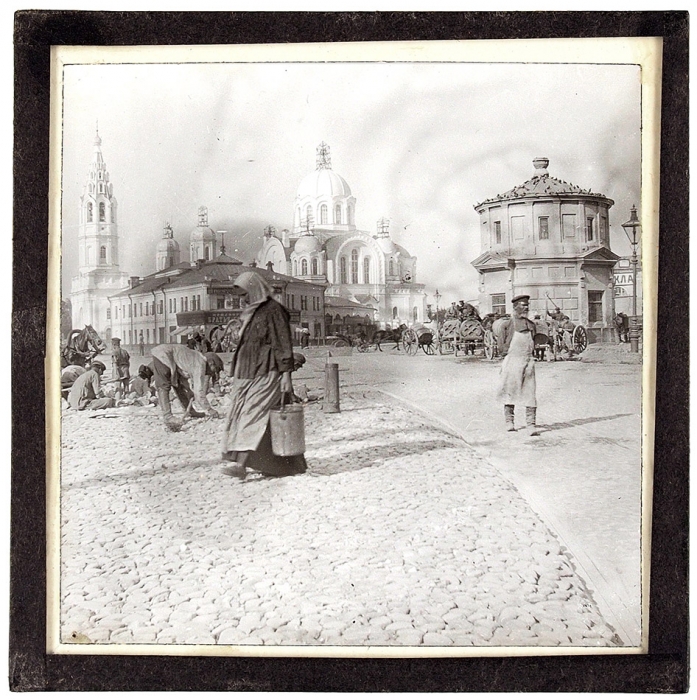 [Уникальный артефакт] Коллекция позитивов на стекле с видами и типами старой Москвы. Снимки выполнены английским туристом Чарльзом Томлисоном в 1901 году. 74 шт.
