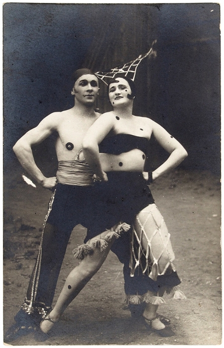 Две фотографии «Танец с акробатическим этюдом». Россия, Европа (?), первая четверть XX века.